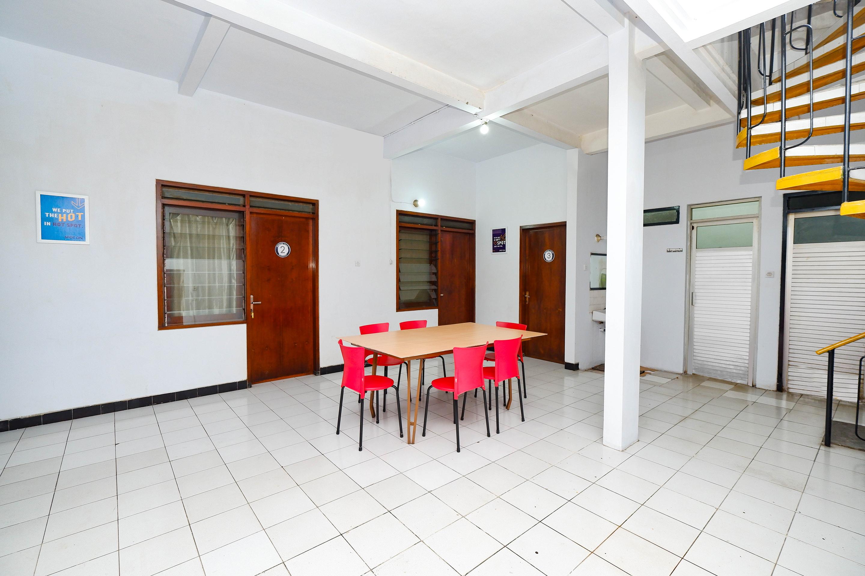 Oyo 2240 Simpang Tujuh Residence Kudus Екстер'єр фото
