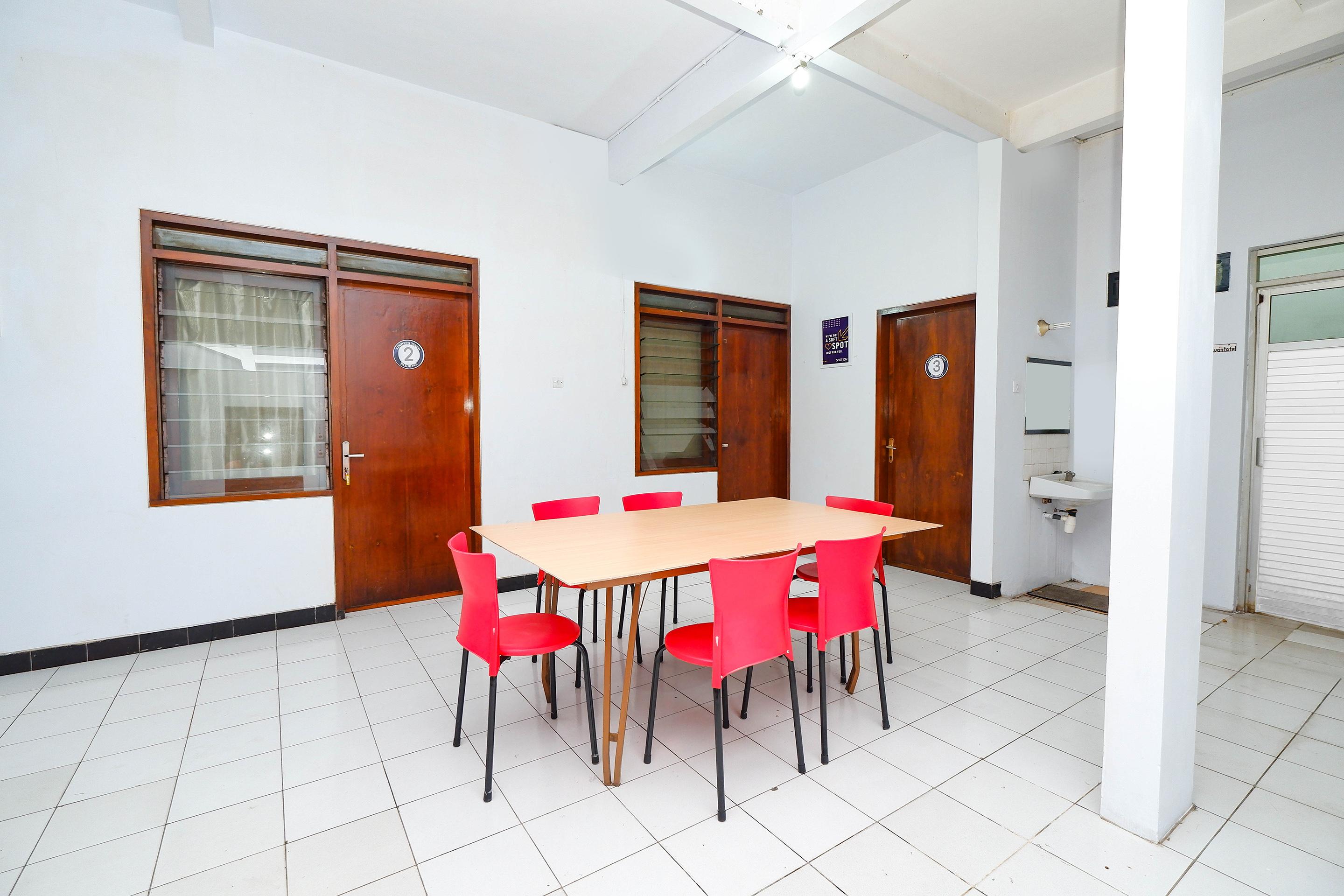Oyo 2240 Simpang Tujuh Residence Kudus Екстер'єр фото