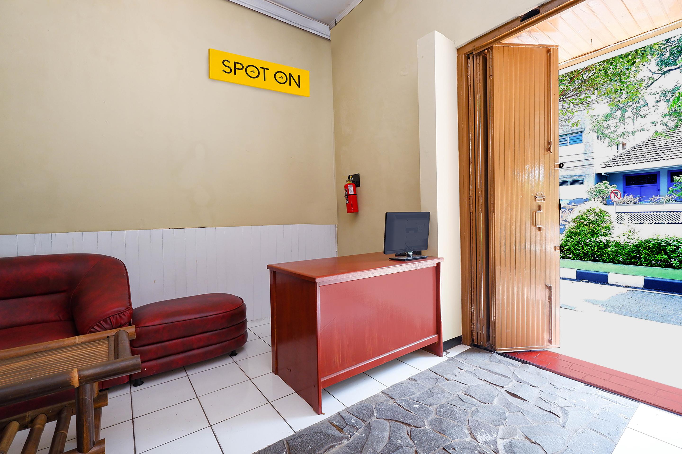 Oyo 2240 Simpang Tujuh Residence Kudus Екстер'єр фото